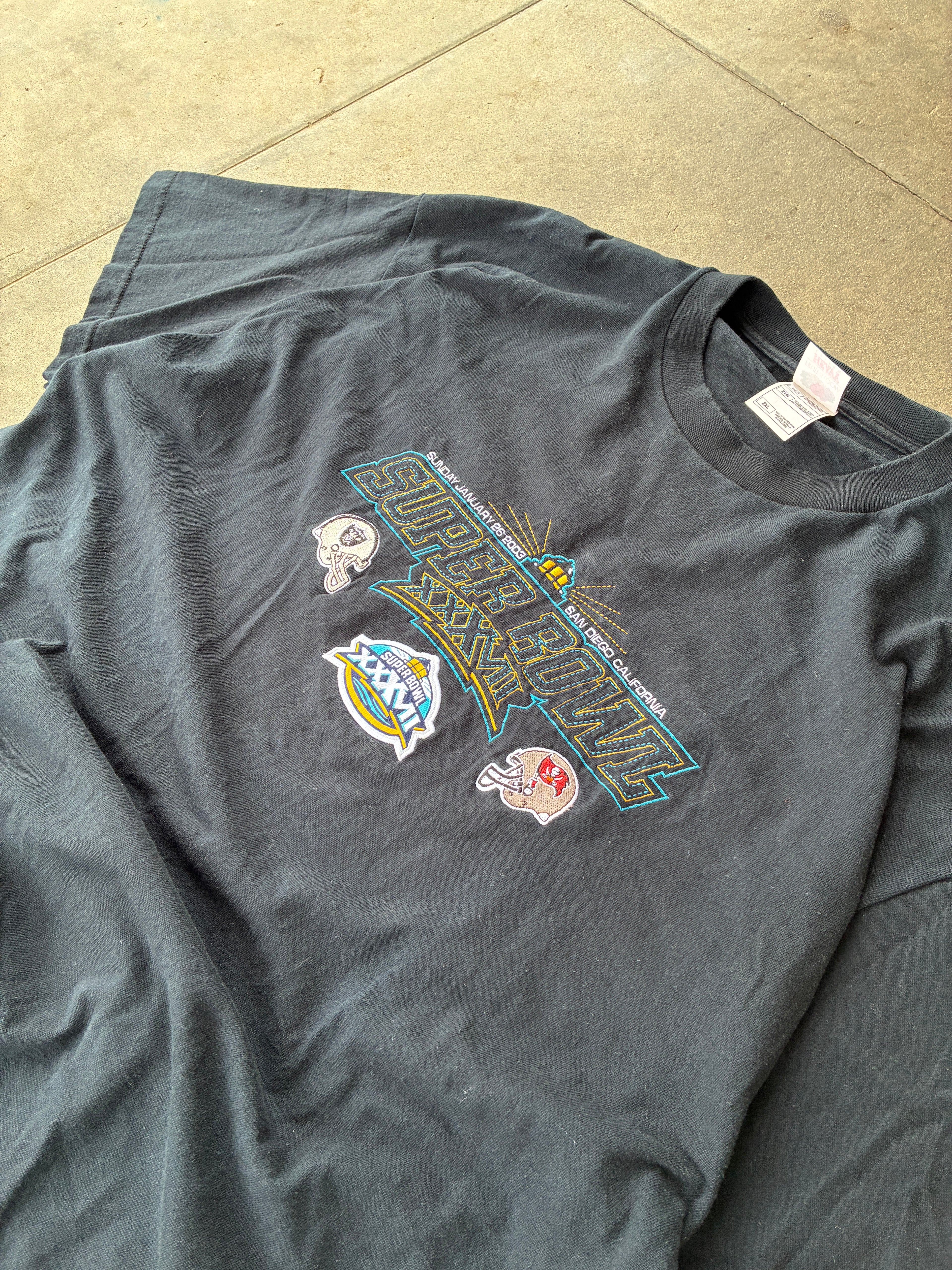 ‘03 SuperBowl “Raiders v Buccaneers” Shirt - 2XL