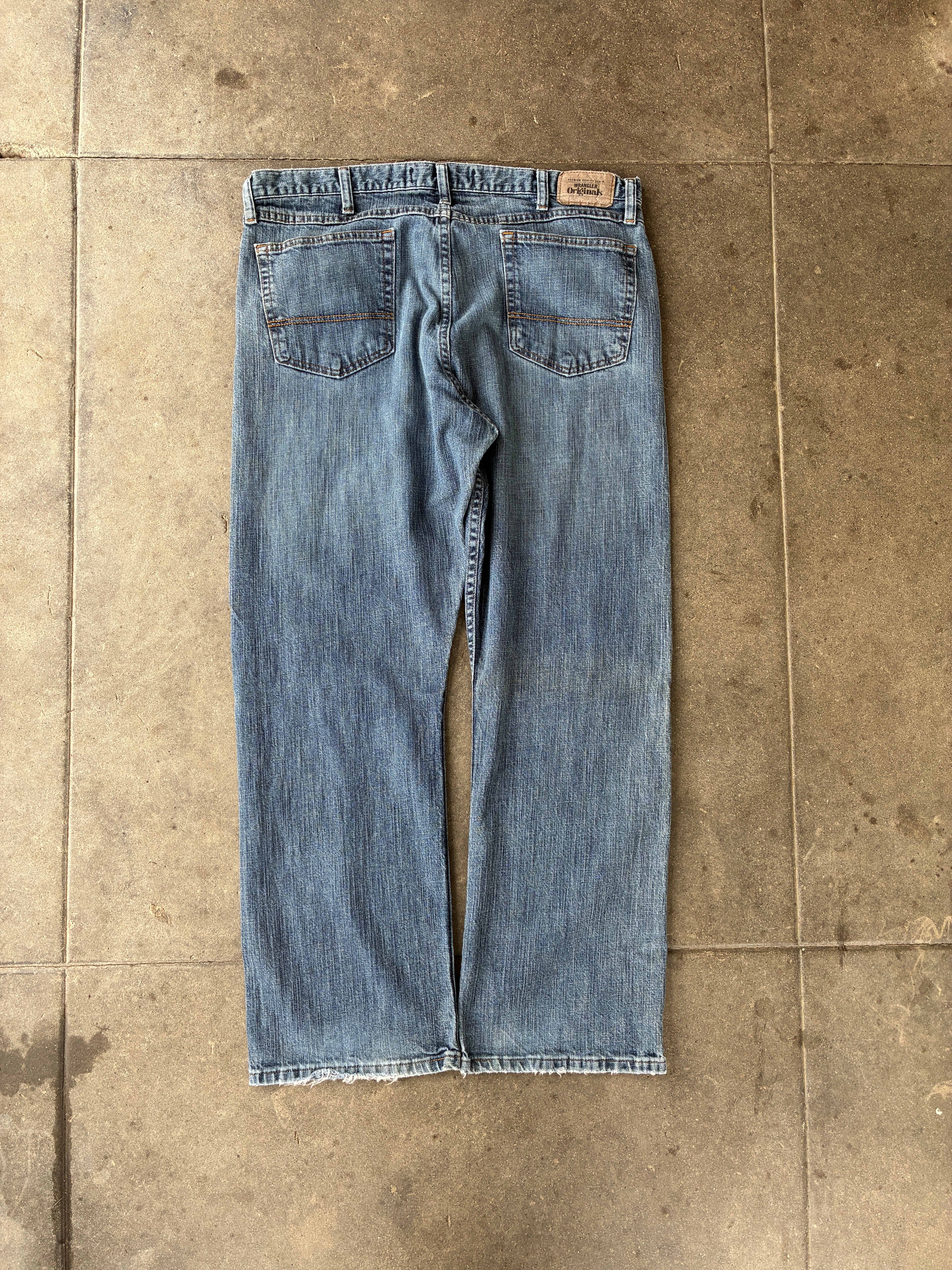 ‘00s Wrangler Relaxed Bootcut Jeans - 36x30